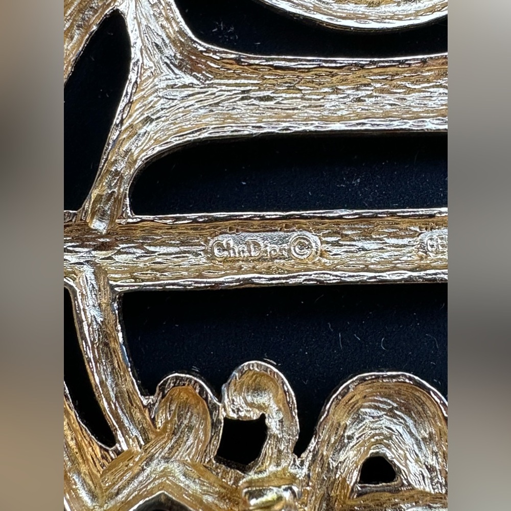 Genuine vintage CHRISTIAN DIOR intertwined logo crest brooch pin gold Authentic - Picture 7 of 14